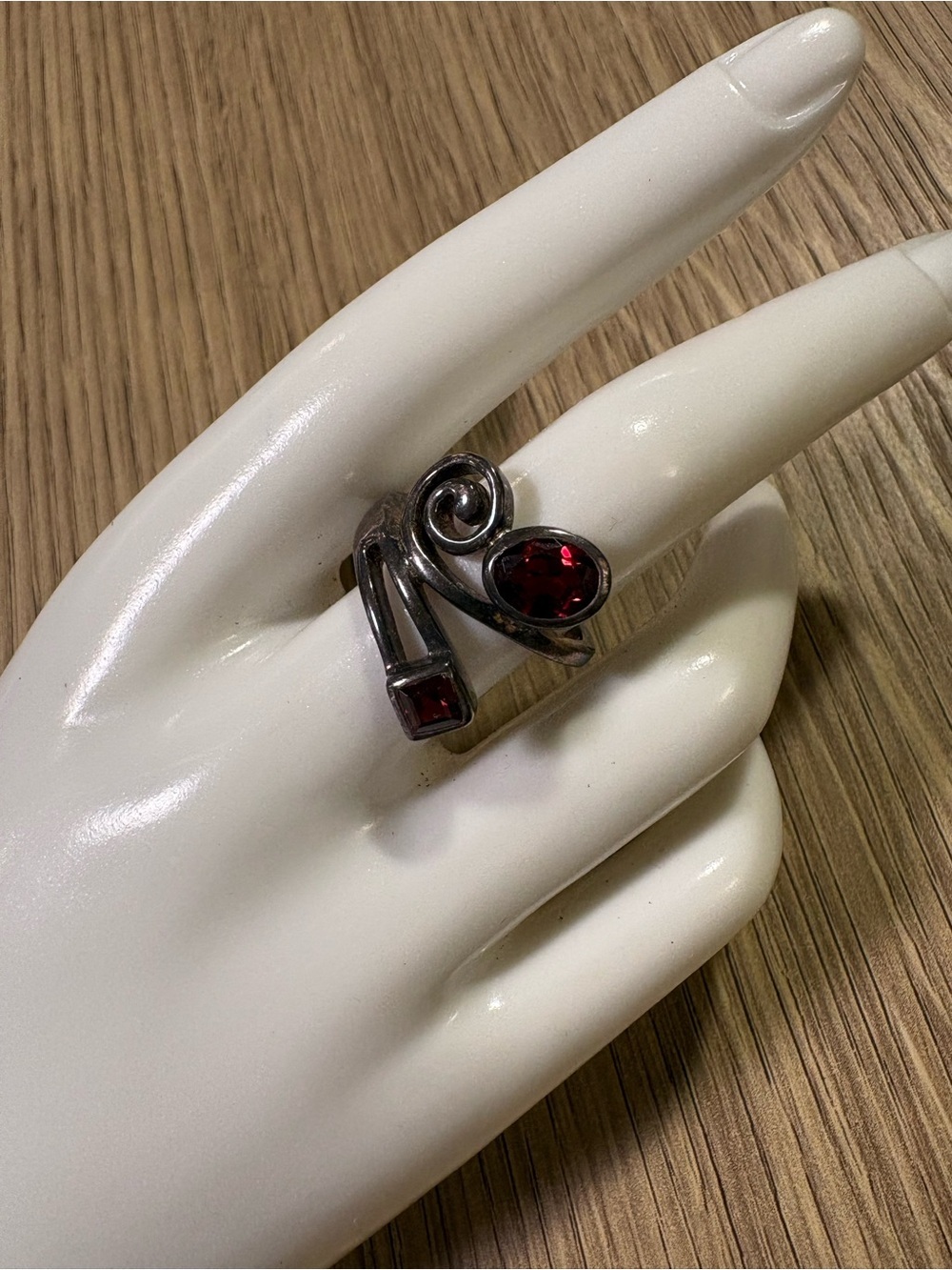 Vintage Sterling Silver Ruby Red Gemstone Swirl Ring - Size 8.25